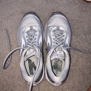 Size 8 Brooks PERFECT CONDITION